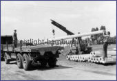 1949 - Anhänger zum Transport von Masten mit Mobilkran von MUKAG